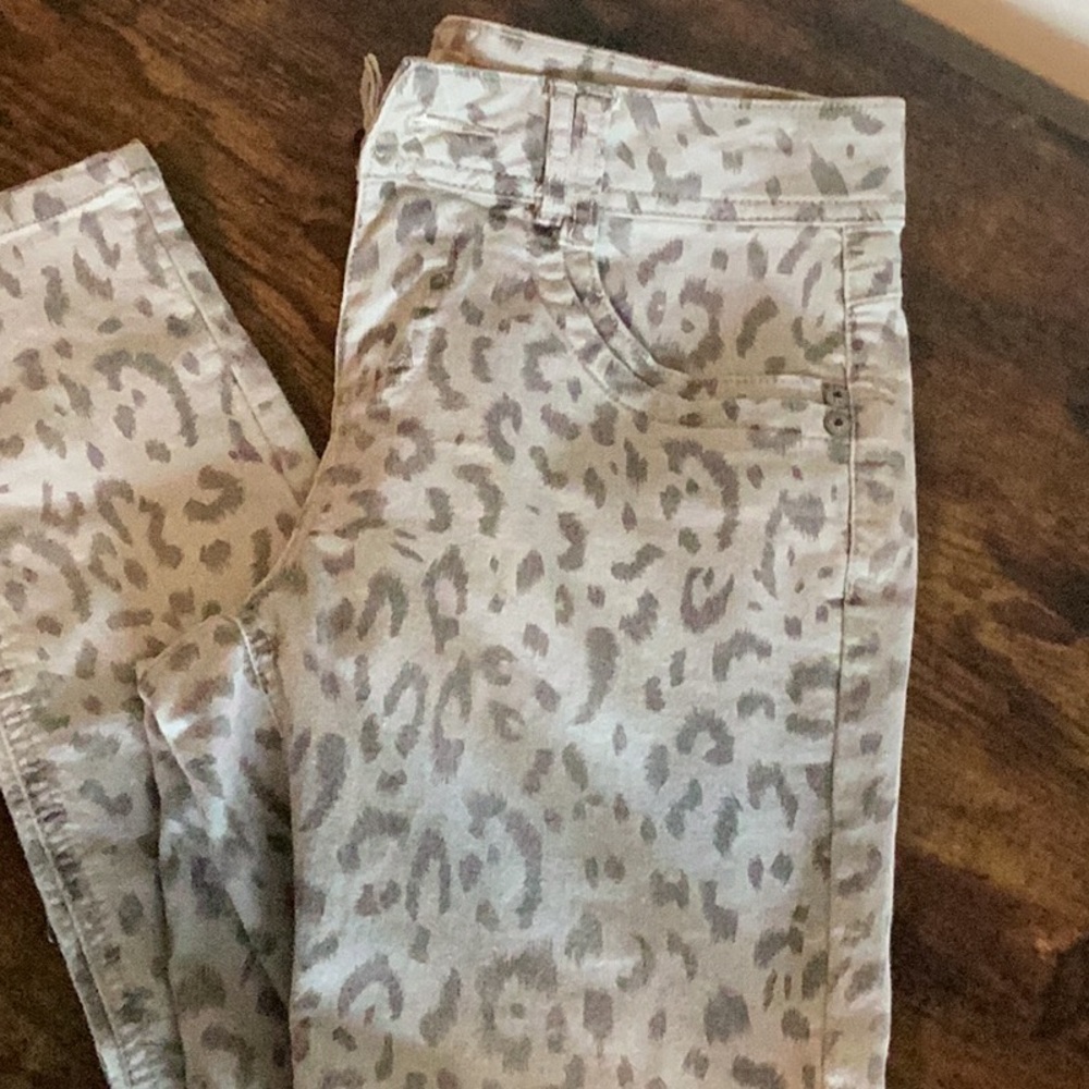Leopard jeans
